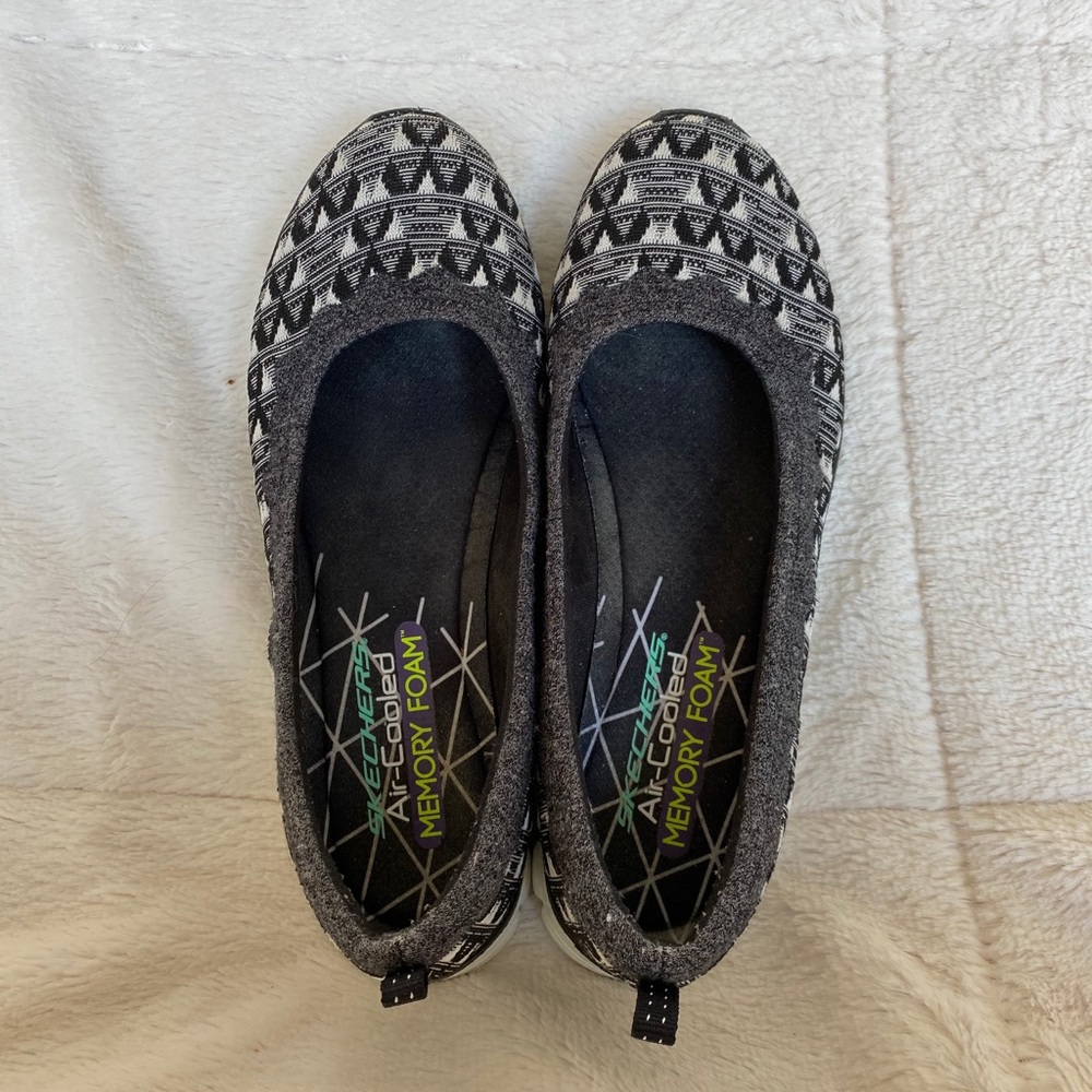 Skechers Air cooled Memory Foam flats size 8